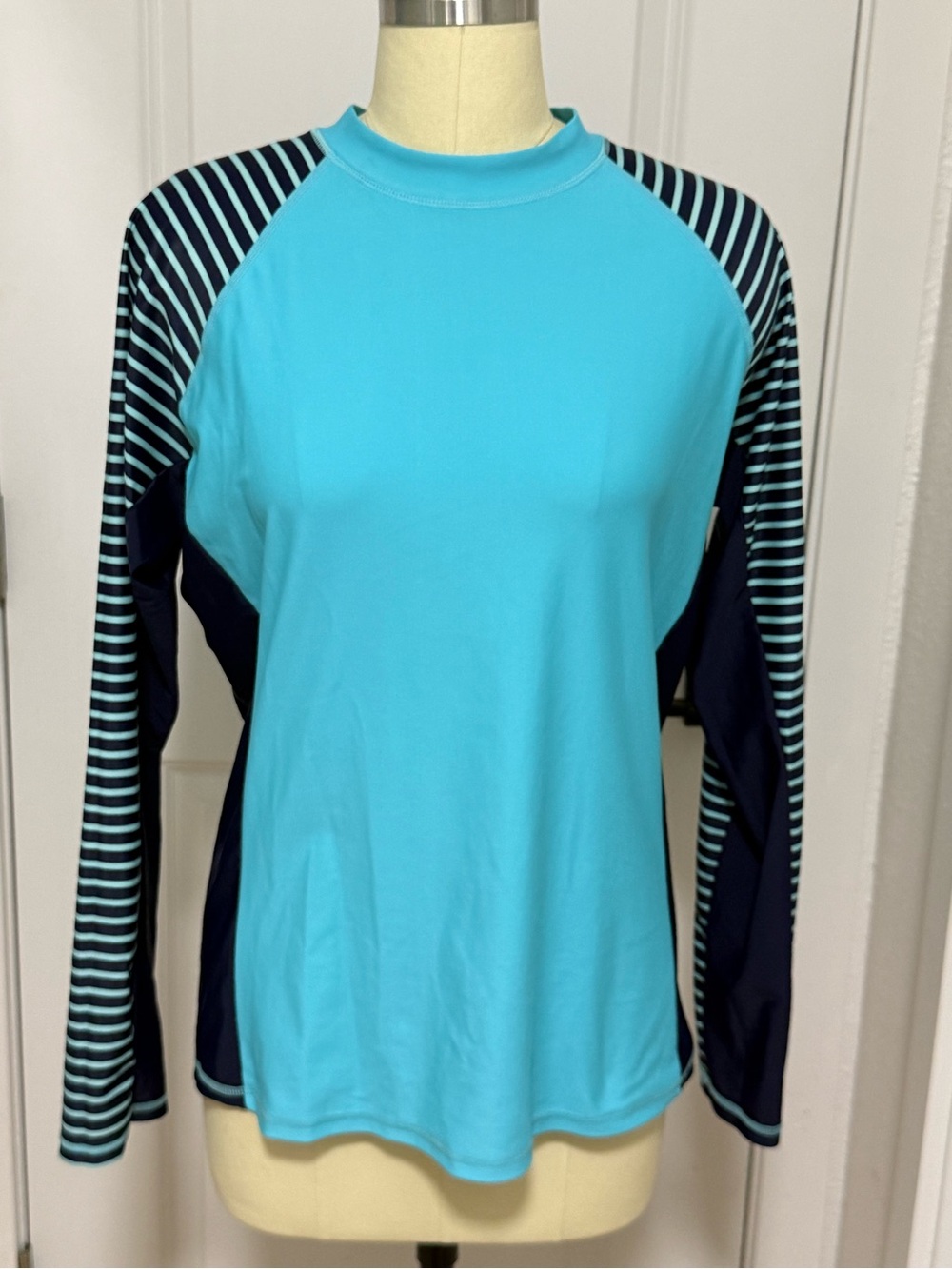 Women’s Long Sleeve Aqua Rash Guard Top